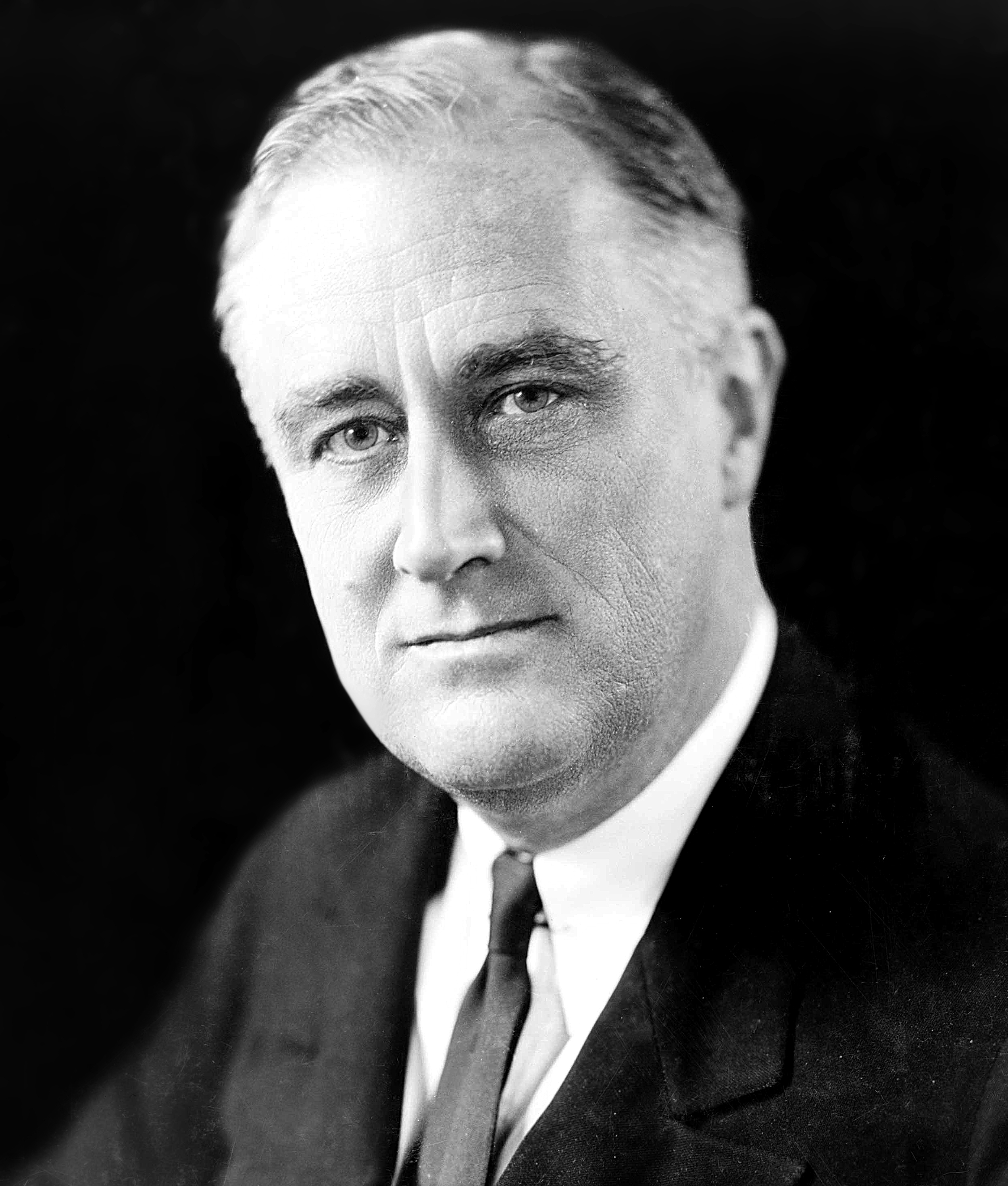 https://upload.wikimedia.org/wikipedia/commons/b/b8/FDR_in_1933.jpg